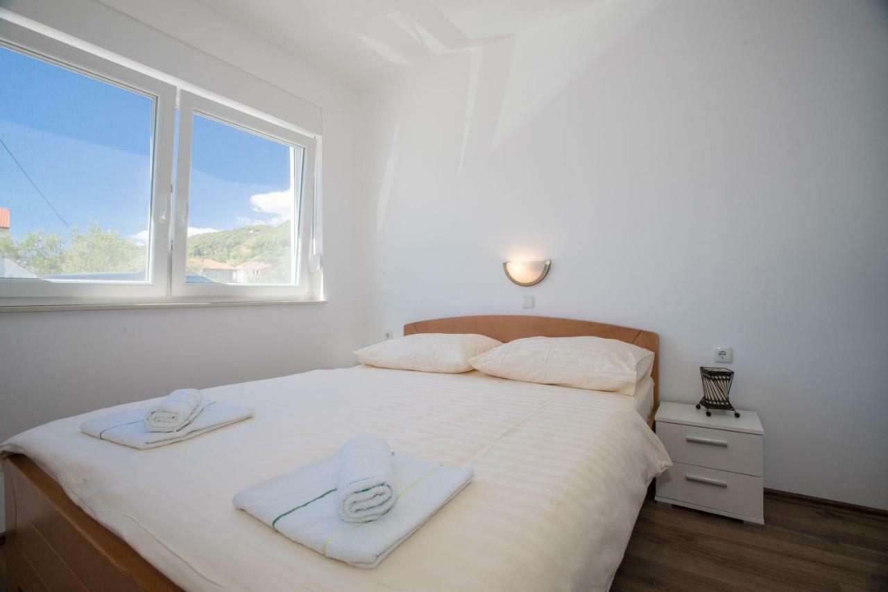 Apartments Petrusic Supetarska Draga Extérieur photo