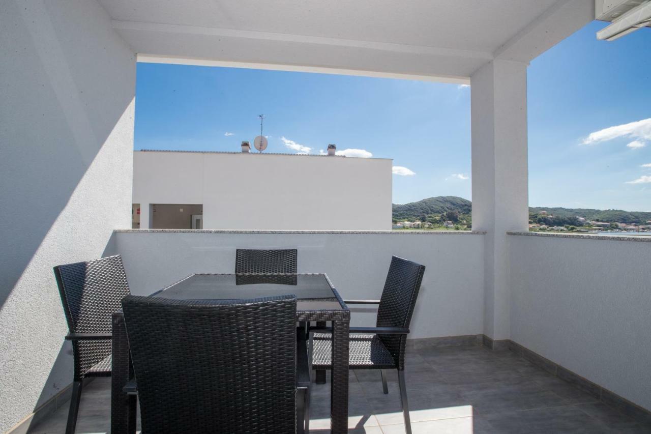 Apartments Petrusic Supetarska Draga Extérieur photo