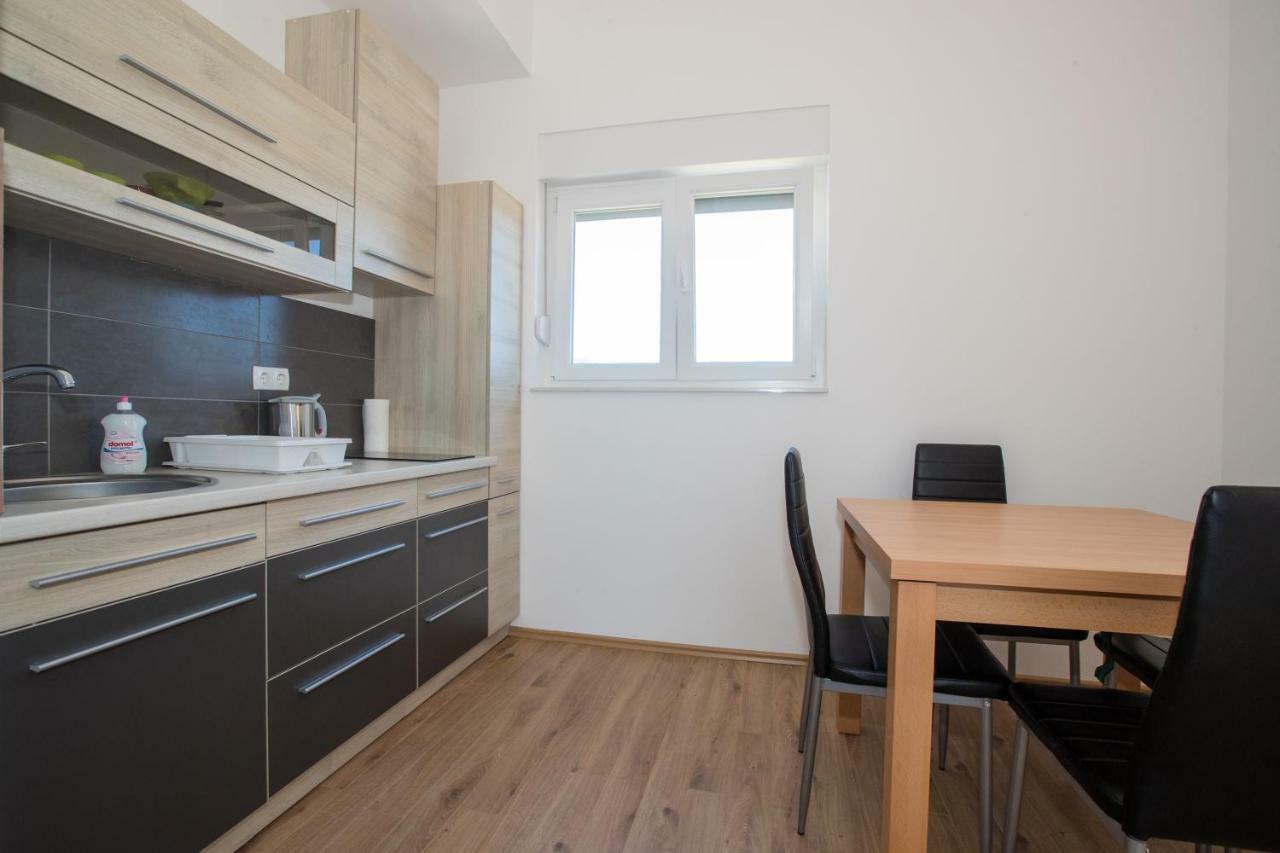 Apartments Petrusic Supetarska Draga Extérieur photo